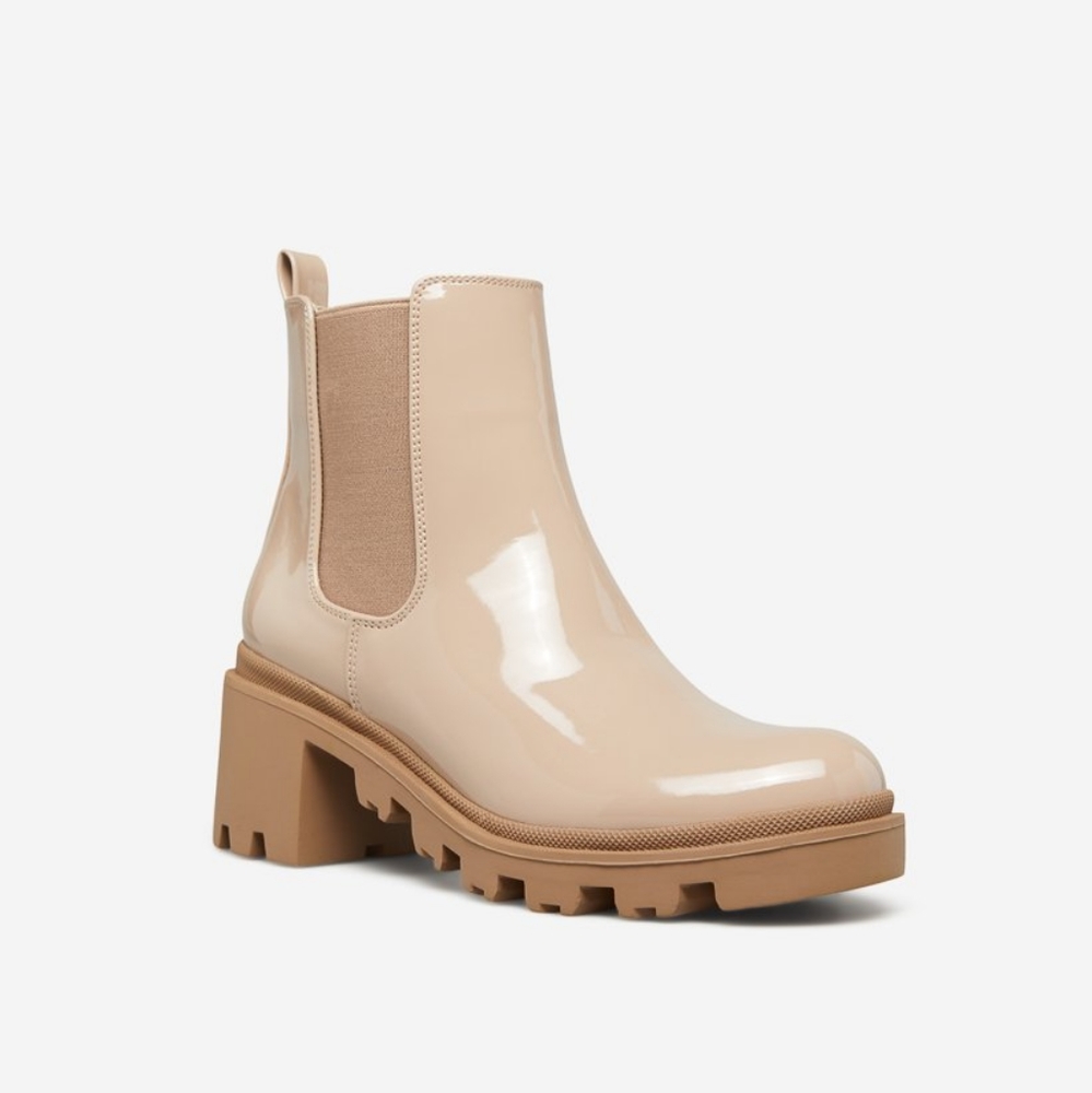 Shoe Dazzle Size 9 Tan Faux Patent Leather Lug Booties